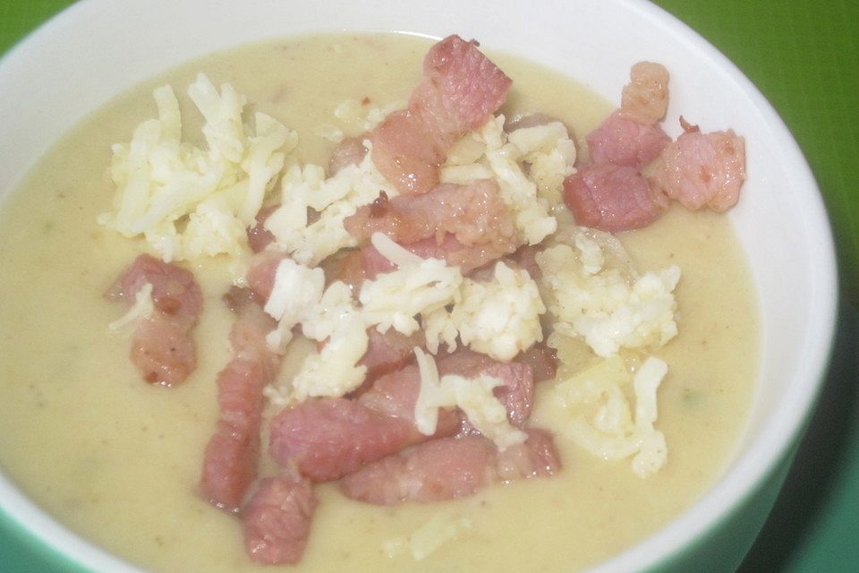 Kartoffelsuppe mit Cheddar und Frühstücksspeck