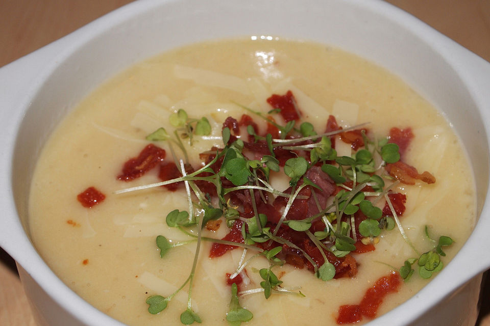 Kartoffelsuppe mit Cheddar und Frühstücksspeck