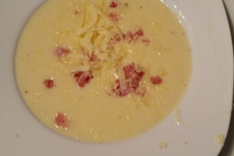 Kartoffelsuppe mit Cheddar und Frühstücksspeck