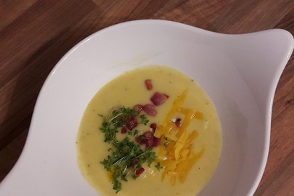 Kartoffelsuppe mit Cheddar und Frühstücksspeck