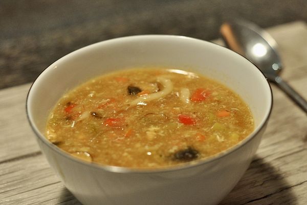 Vegetarische chinesische süß-sauer-scharfe Suppe von Kleinegiulia ...