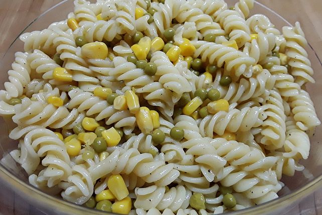 Veganer Nudelsalat mit Erbsen und Mais von Jasmin-Petra-Wenzel| Chefkoch