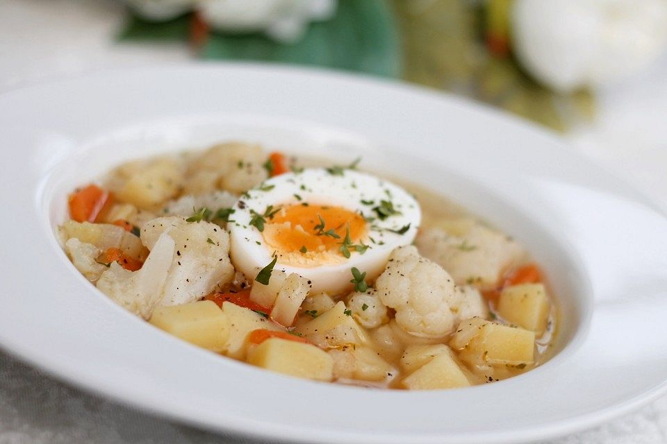 Blumenkohl-Kartoffel-Suppe mit Ei