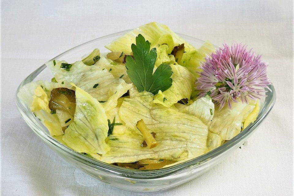 Dill-Gurken-Eisbergsalat