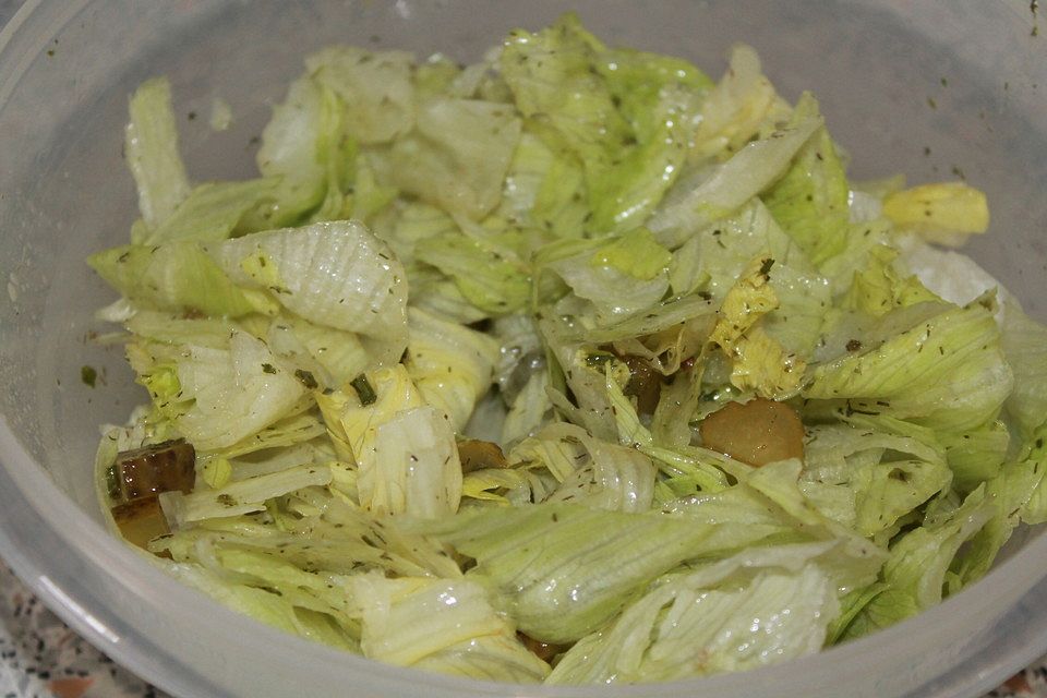 Dill-Gurken-Eisbergsalat