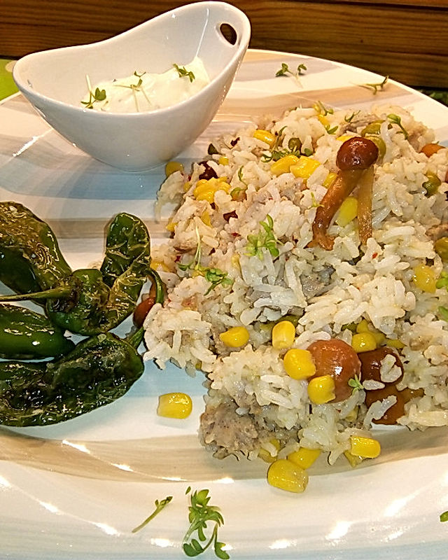 Reispfanne mit Hackfleisch, Mais, Kideneybohnen und Champignons