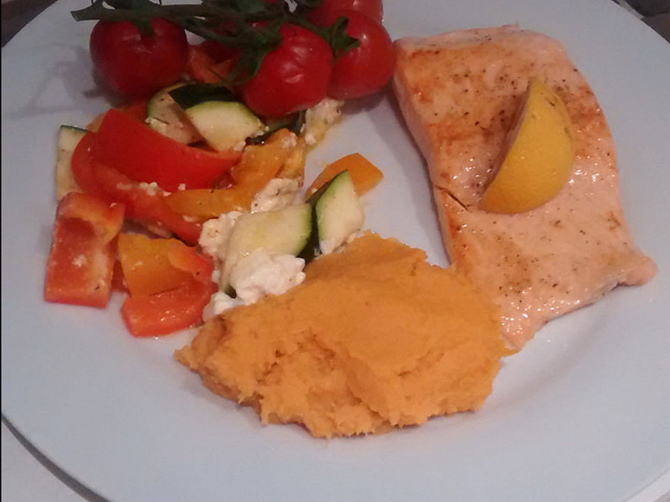 Lachs mit Ofengemüse und Süßkartoffelbrei von Stella123456| Chefkoch