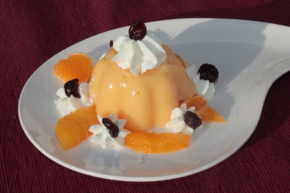 Apfel-Orangepudding auf Orangenfilets