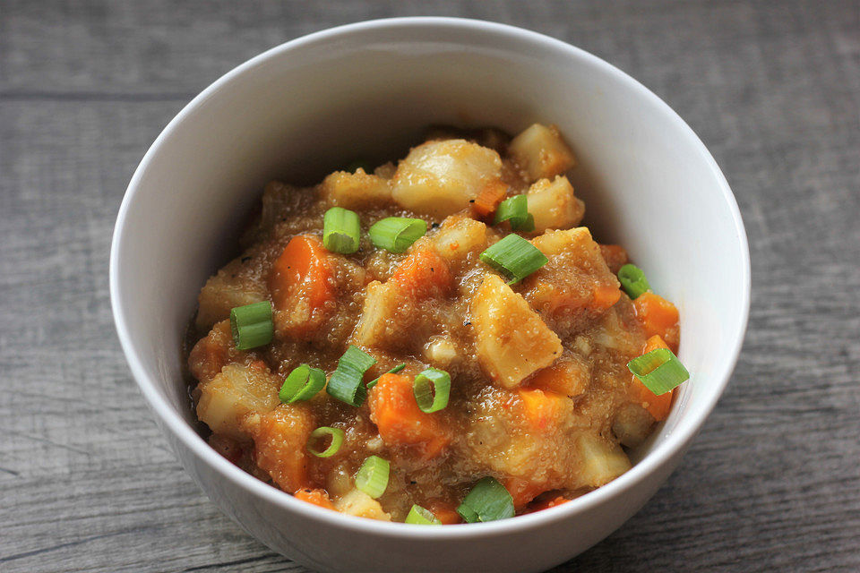 Amaranth-Pastinake-Karottenpfanne mit Ajvar