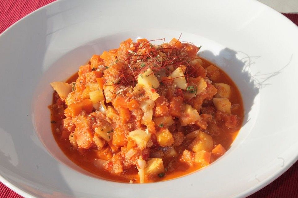 Amaranth-Pastinake-Karottenpfanne mit Ajvar