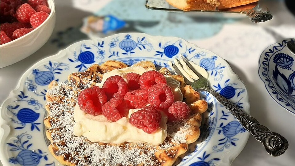 Vanillewaffeln mit Himbeeren und Zimtsahne von wagenrad