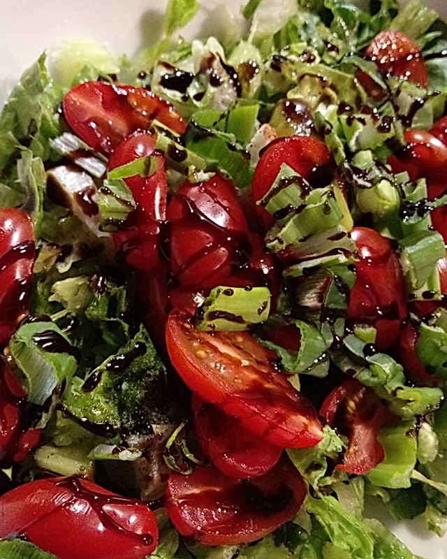 Würziger Tomaten-Sellerie-Salat