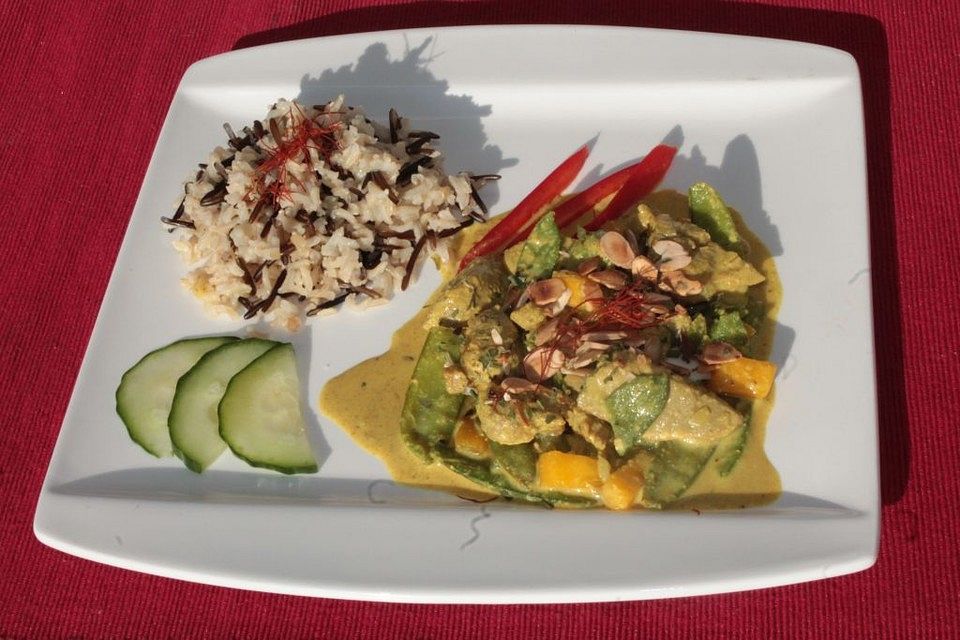 Currygeschnetzeltes mit Zuckerschoten und Mango