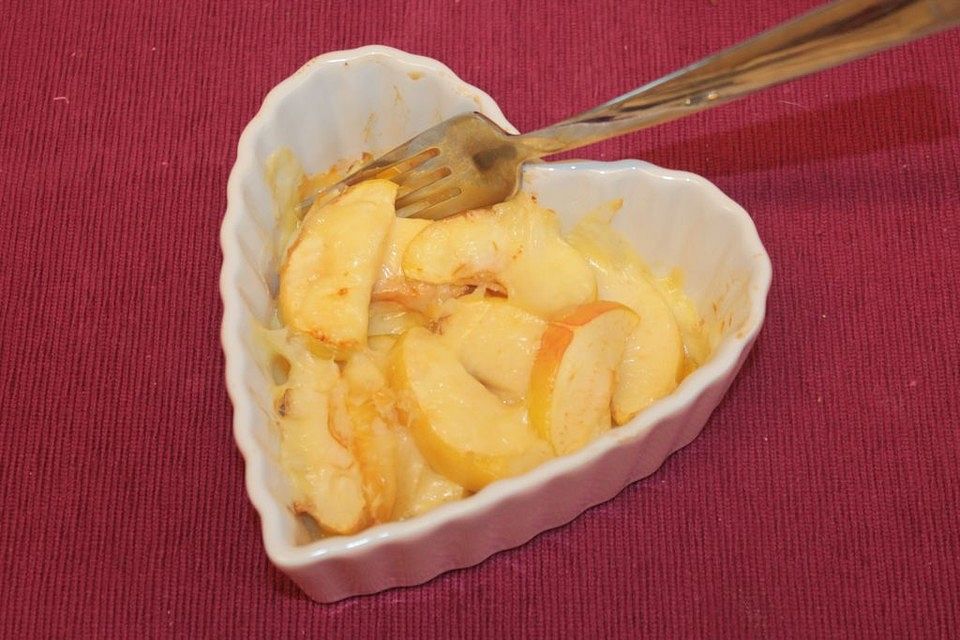 Mango und Apfel mit Parmesan-Käse-Haube überbacken