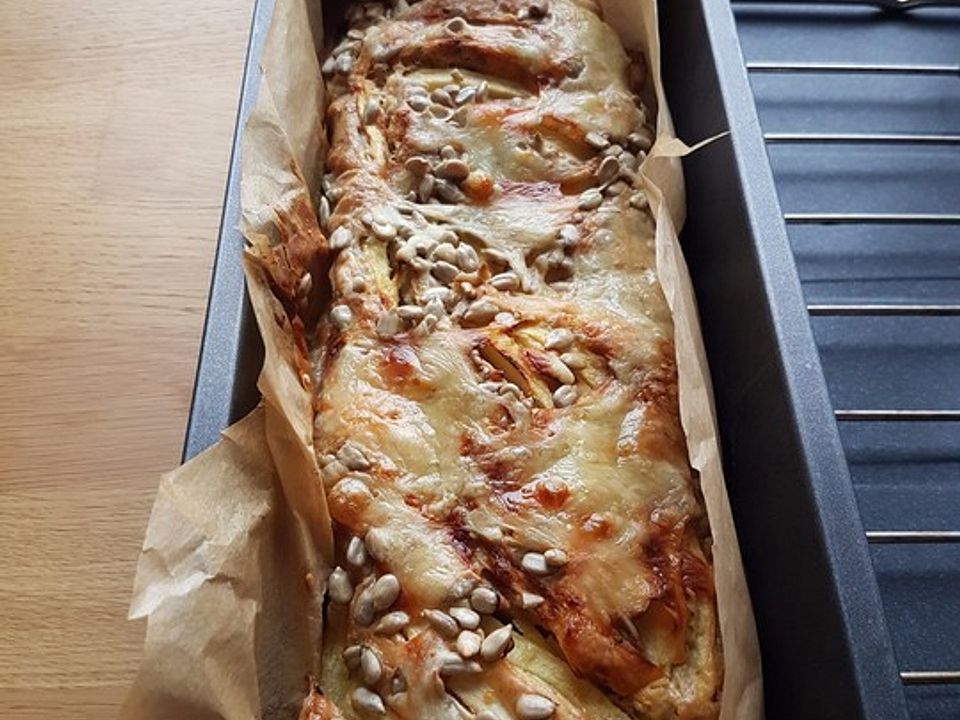 Apfel-Käse-Brot mit Walnüssen von JanUhlenbrock| Chefkoch