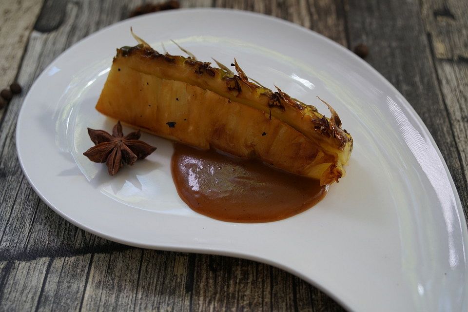 Gegrillte Ananas mit Gewürz Karamell