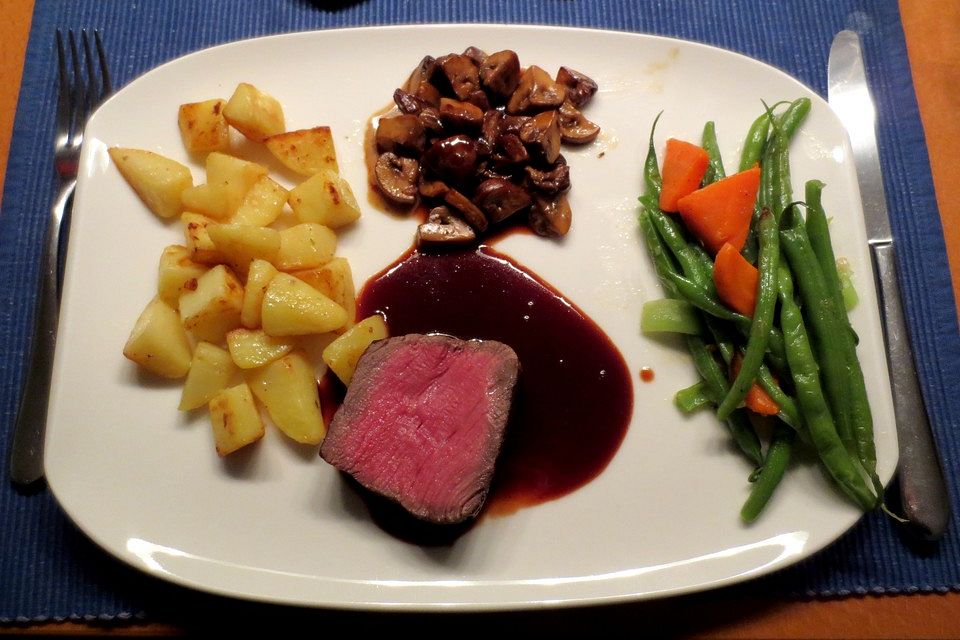 Rinderfilet vom Txogitxu mit Madeirasauce und sautierten Pilzen