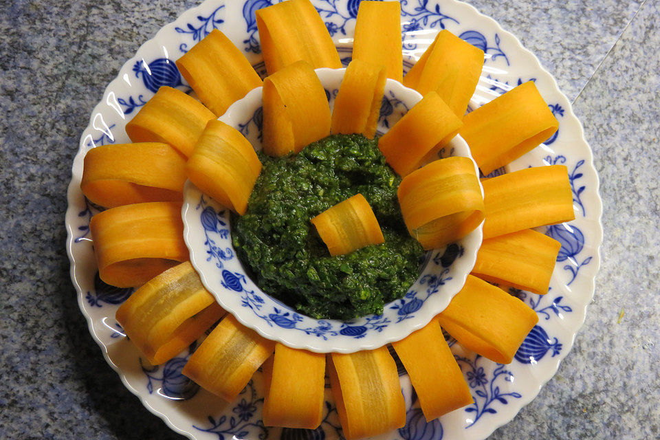 Möhren mit Petersilien-Pekannuss-Pesto