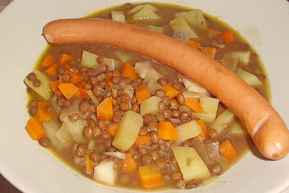 Linsensuppe mit Bockwurst