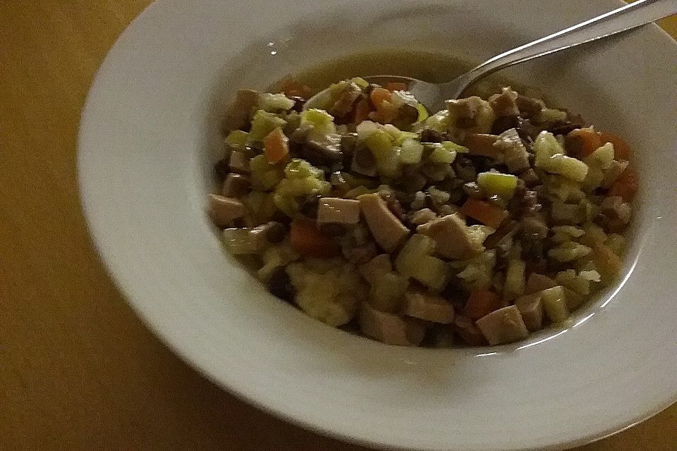 Linsensuppe mit Bockwurst