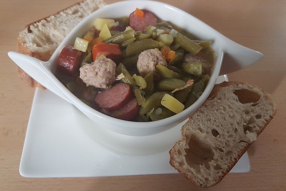 Schnippelbohnensuppe