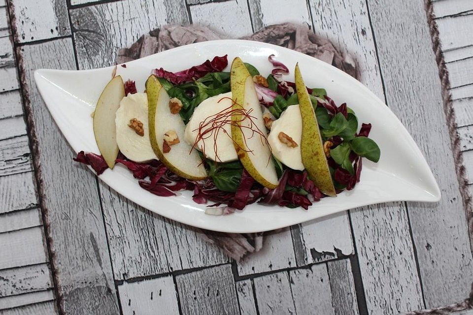 Feldsalat mit Birne und Ziegenkäse à la Gabi