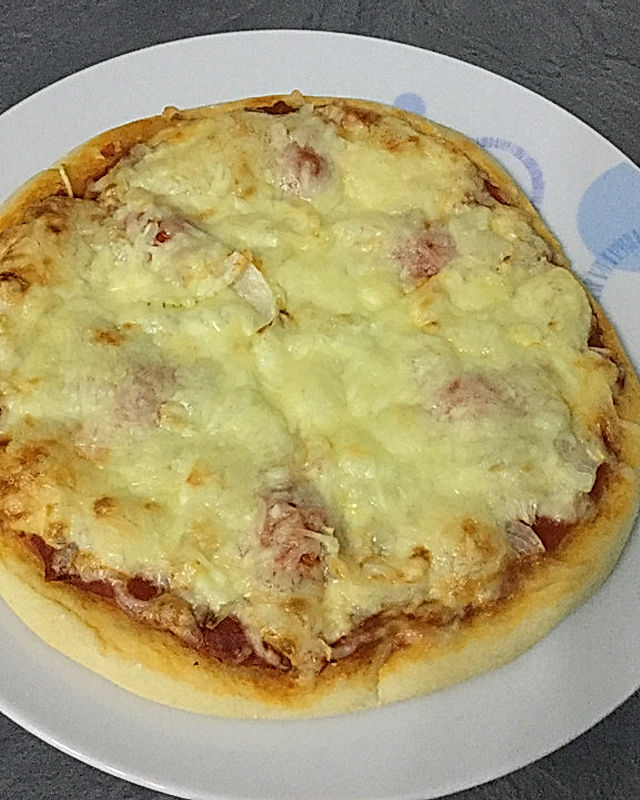Zwiebel-Speck-Pizza