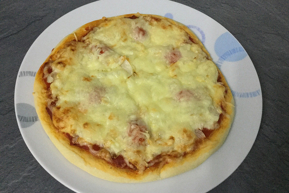 Zwiebel-Speck-Pizza