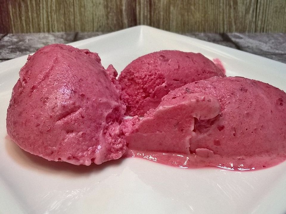 Erdbeer-Himbeer-Softeis von rija84| Chefkoch