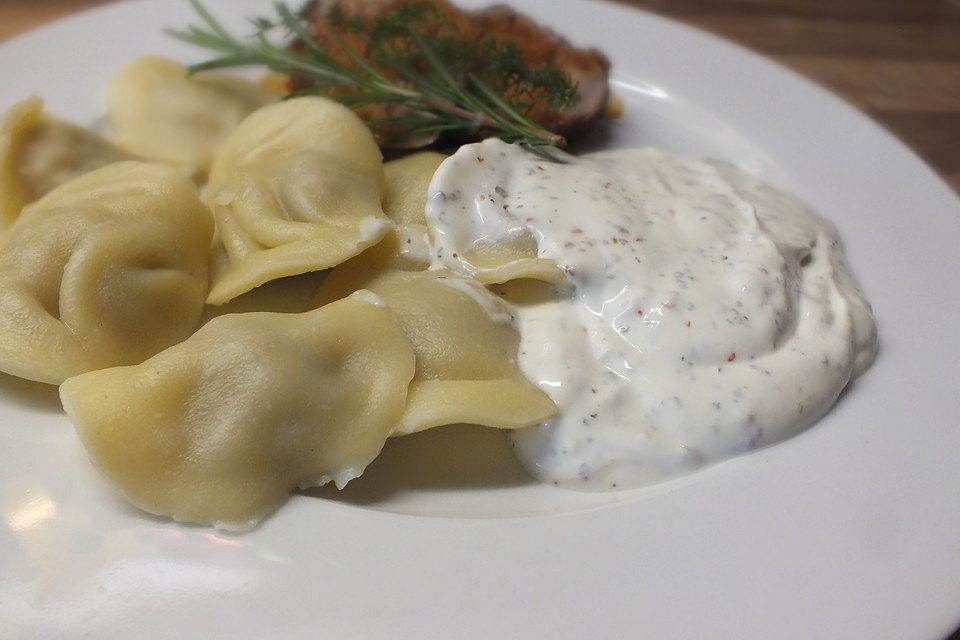 Schmandsauce zu Pelmeni