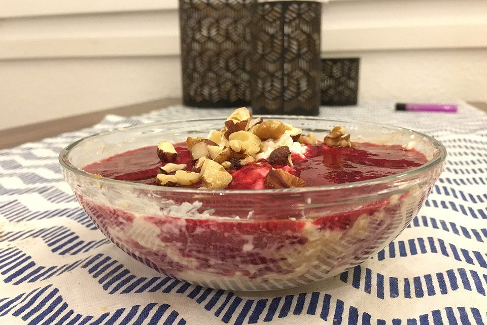 Cottage Cheese mit Waldbeeren