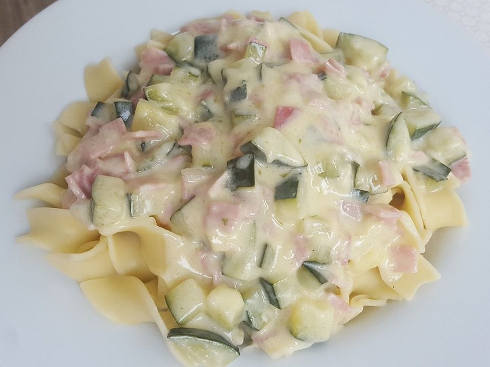 Nudeln mit Zucchini - Schinken - Soße von binchen777 | Chefkoch