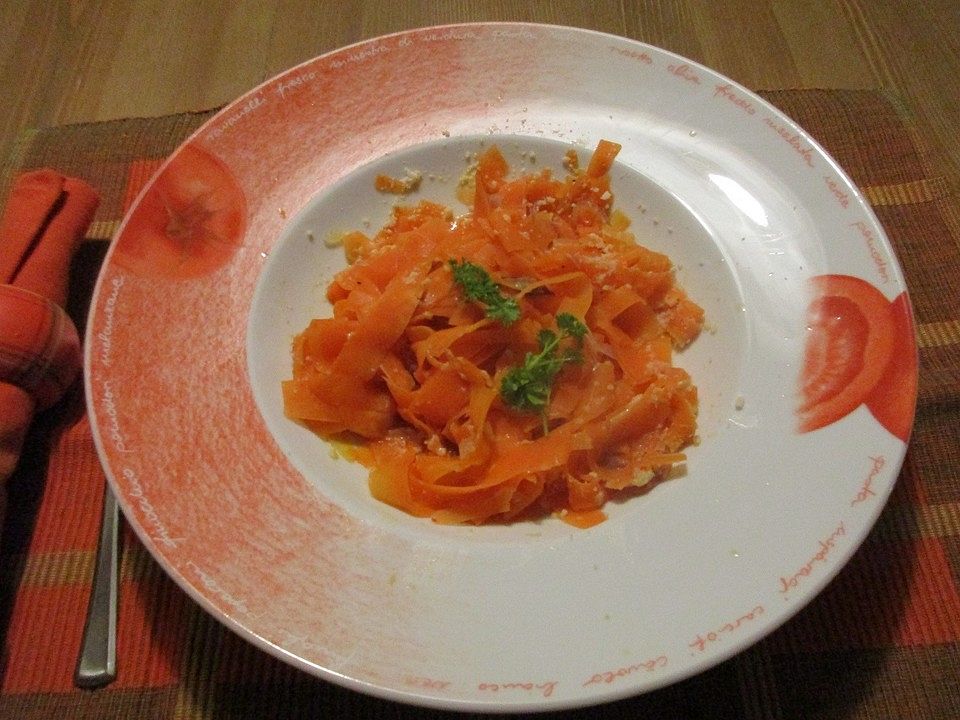 Scharfe Möhren-Nudeln mit Parmesan - Low Carb von anja1506 | Chefkoch