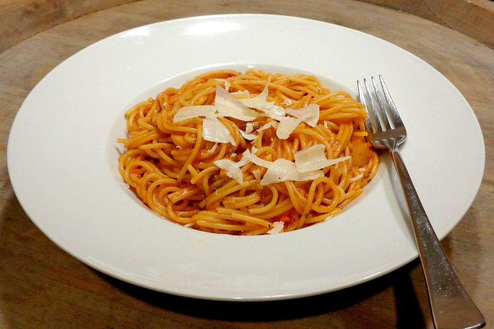 One Pot-Pasta mit Champignons und Tomaten