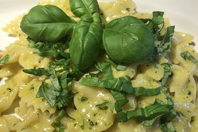 Farfalle mit sommerlich-frischer Zitronen-Basilikum-Sauce aus Fiefhusen ...