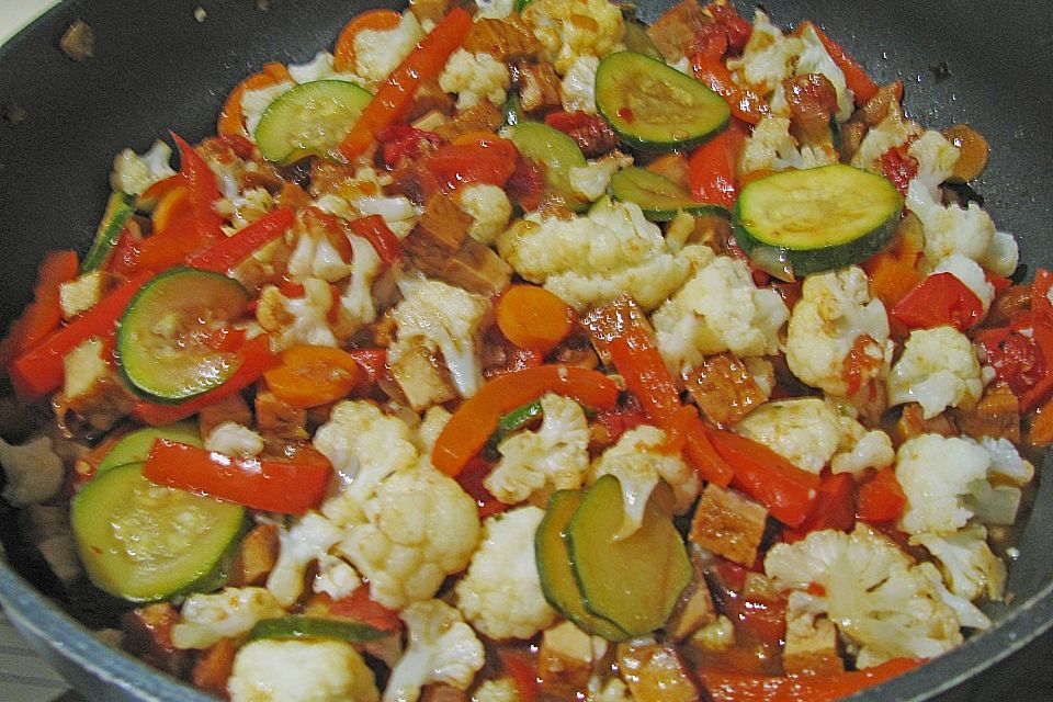 Buntes Gemüse mit Tofu