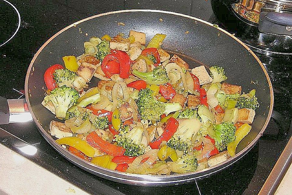 Buntes Gemüse mit Tofu