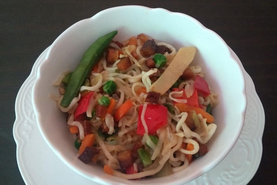 Asiatische Bratnudeln vegan