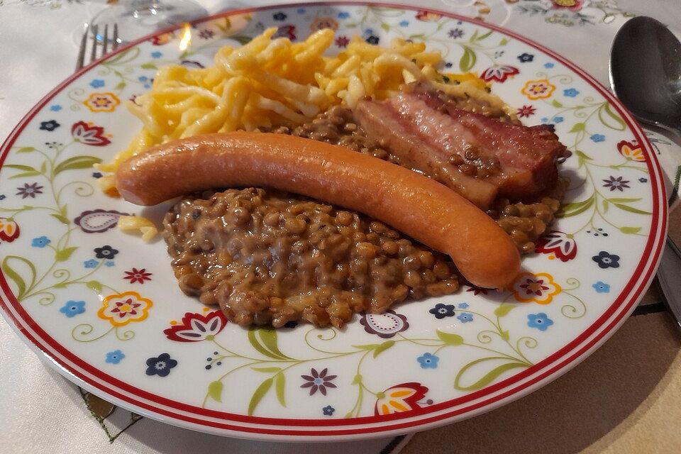 Linsen mit Spätzle und Saitenwürsten