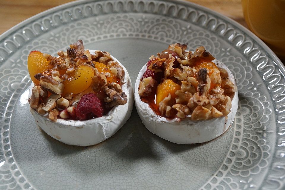 Gebackener Camembert mit Früchten