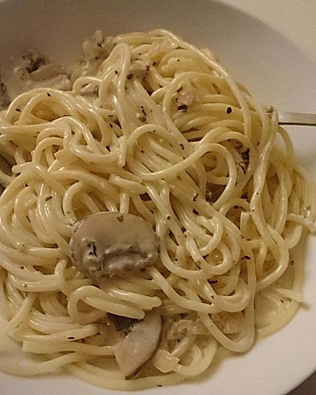 Spaghetti mit veganer Champignon-Rahmsauce