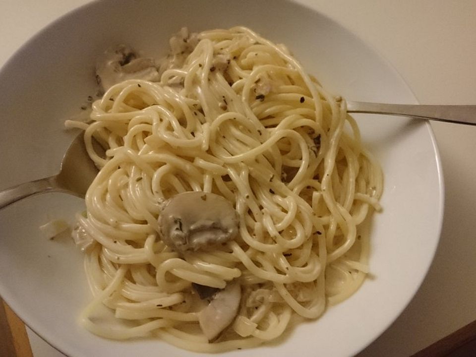 Spaghetti mit veganer Champignon-Rahmsauce von Senila| Chefkoch
