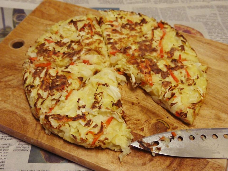 Wirsing-Pfannkuchen mit Käse und Speck