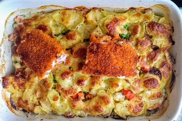 Kartoffel-Gemüse-Gratin mit Fischstäbchen aus dem Backofen von zuiko ...