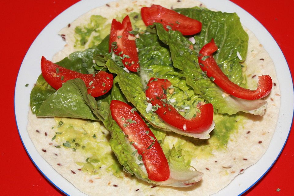 Avocado-Paprika-Salat-Wrap