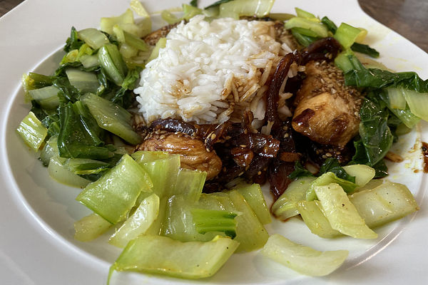 Gebratenes Hähnchen mit Sesam, Honig und Pak Choi von dodith | Chefkoch