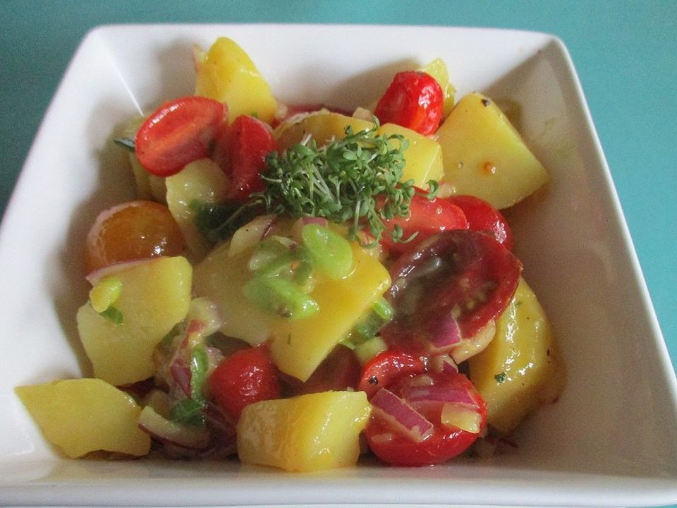 Kartoffelsalat mit Lauchzwiebel und Tomaten - Kochen Gut | kochengut.de