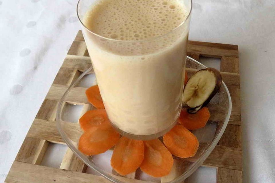 Karottensaft-Bananen-Lassi