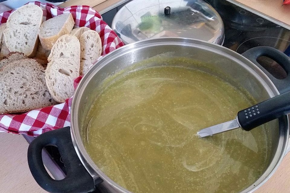 Superschnelle grüne Gemüsesuppe