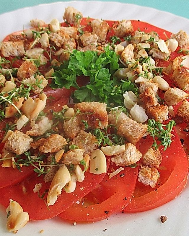 Tomaten-Carpacchio mit Knusper-Topping